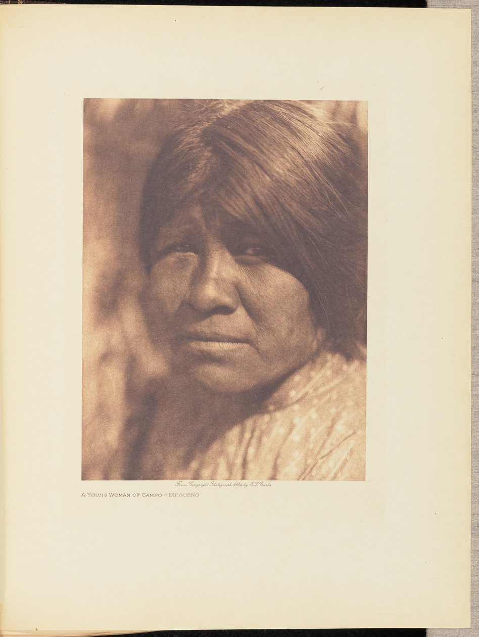 En ung kvinna från Campo - Diegueño av Edward S. Curtis