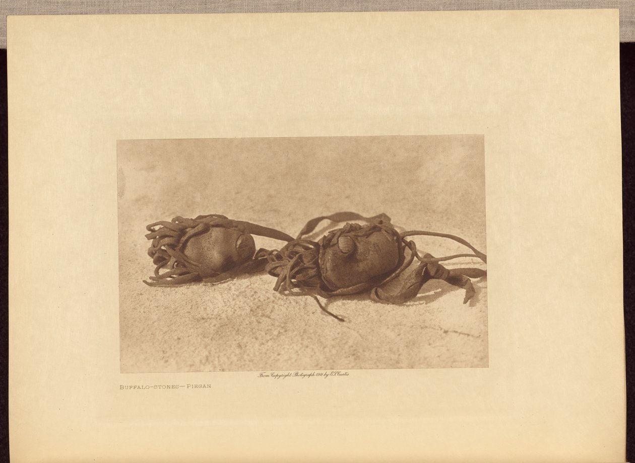 Buffelstenar - Piegan av Edward S. Curtis