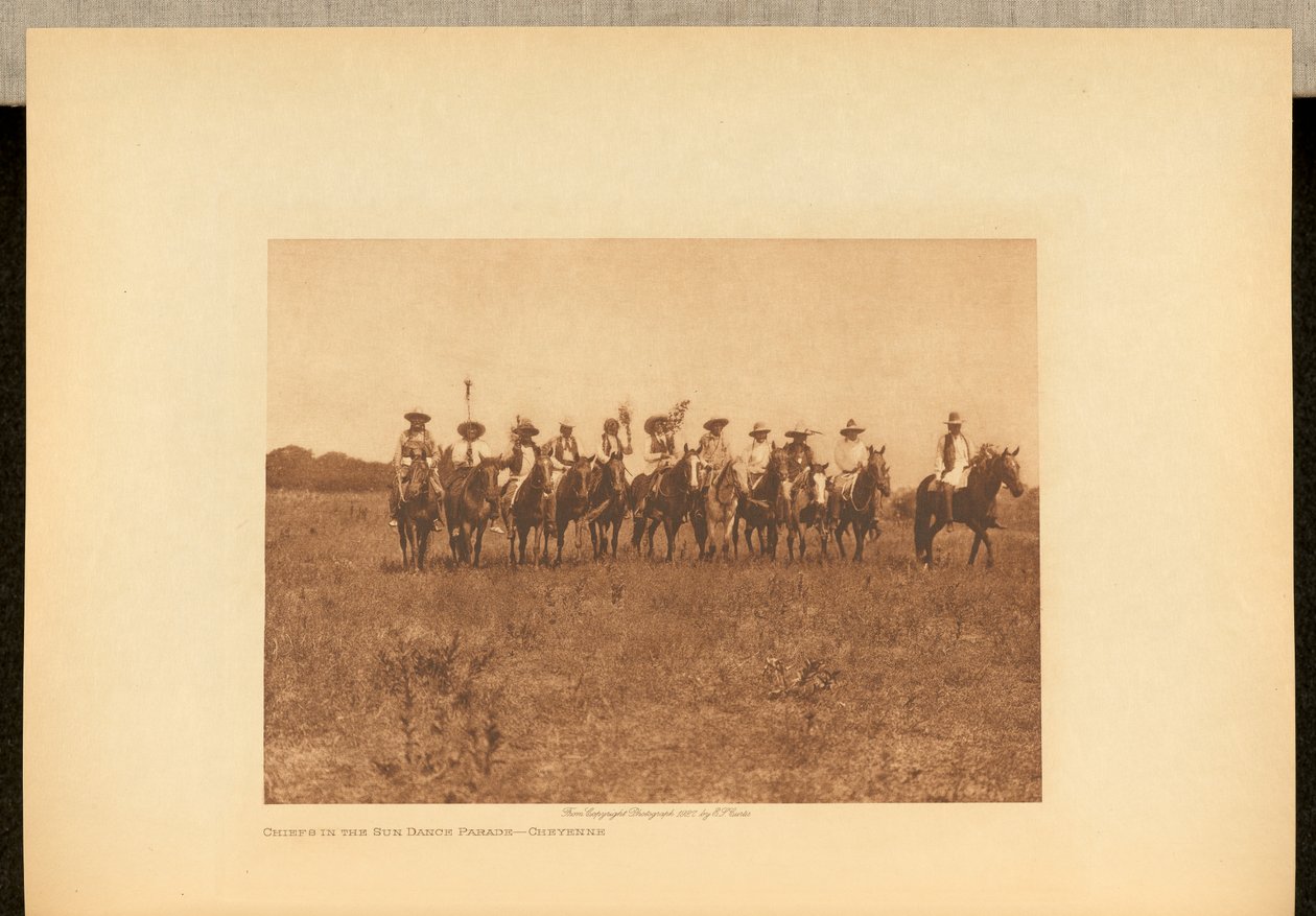 Dansparad för Chiefs in the Sun - Cheyenne av Edward S. Curtis