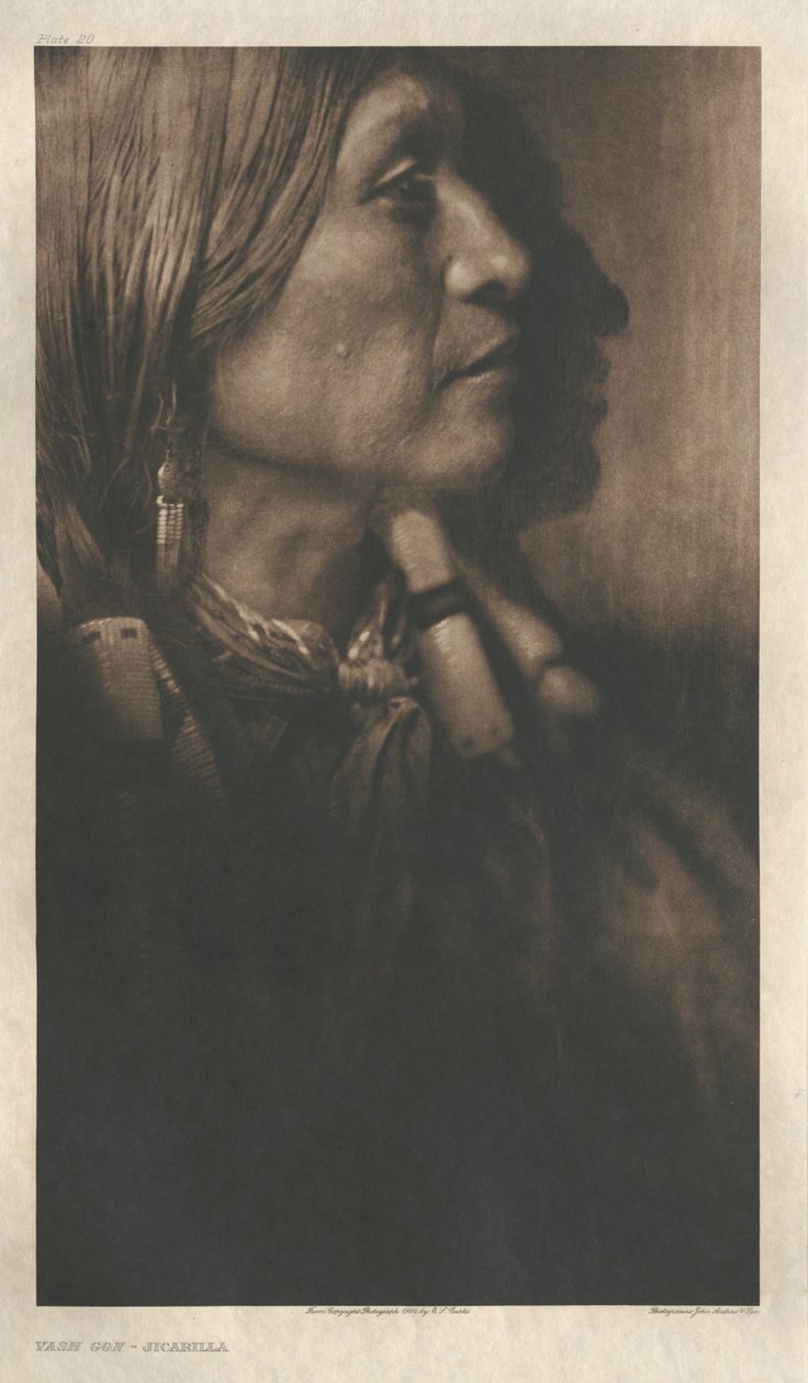 Portfolio I, plansch 20: Vash Gon-Jicarilla av Edward S. Curtis
