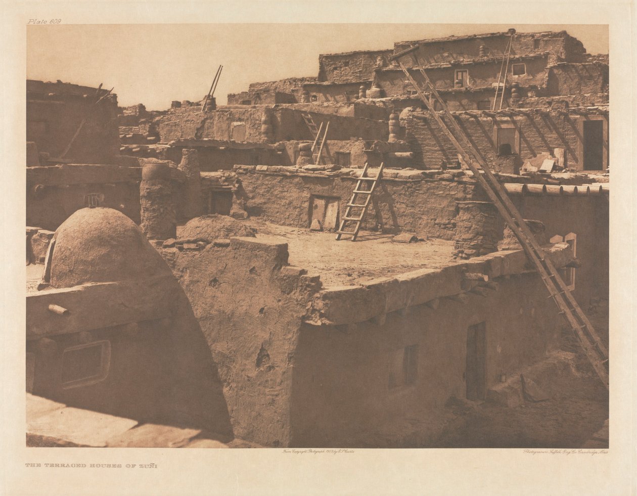 Portfölj XVII, plansch 609: Terrasshusen i Zuñi av Edward S. Curtis
