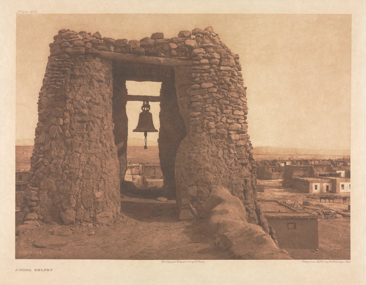 Portfölj XVI, plansch 564: Acoma Belfry av Edward S. Curtis
