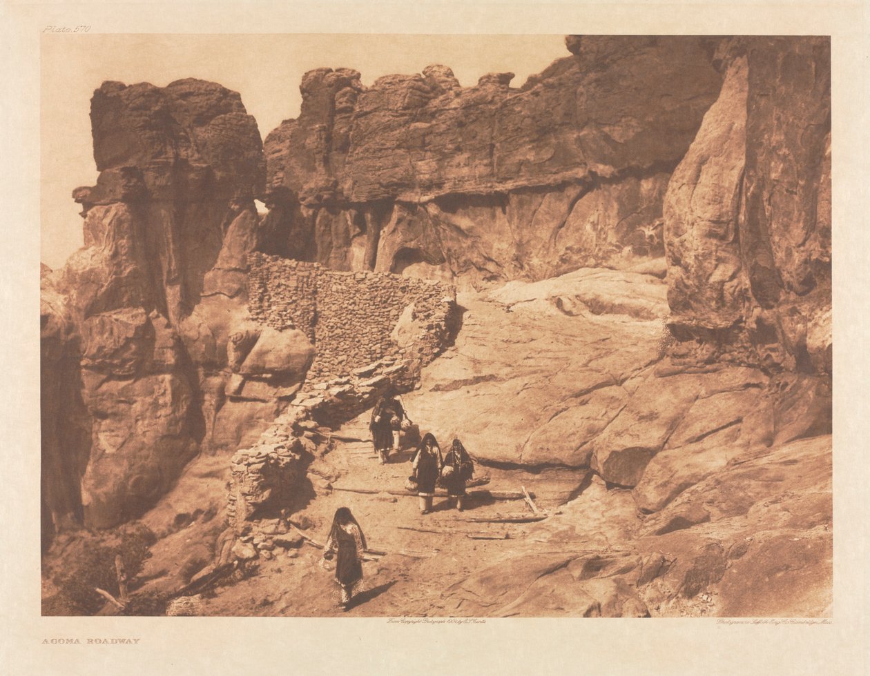 Portfölj XVI, plansch 570: Acoma Roadway av Edward S. Curtis