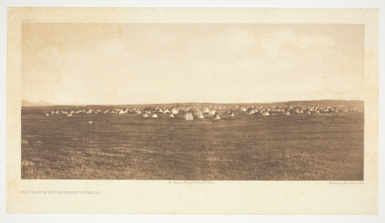 Sun Dance Encampment-Piegan av Edward S. Curtis
