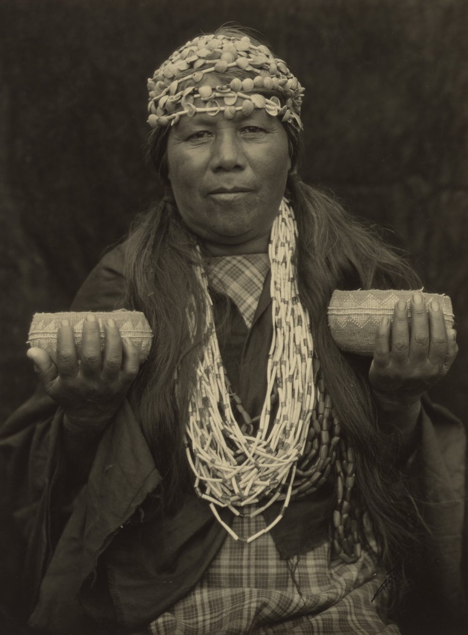 Susie Little - Hoopas medicinkvinna av Edward S. Curtis