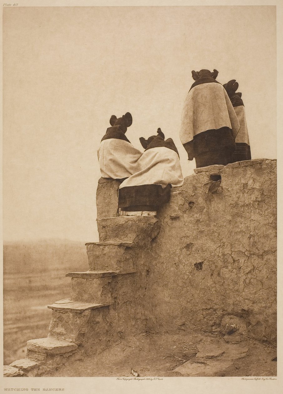 Tittar på dansarna av Edward S. Curtis