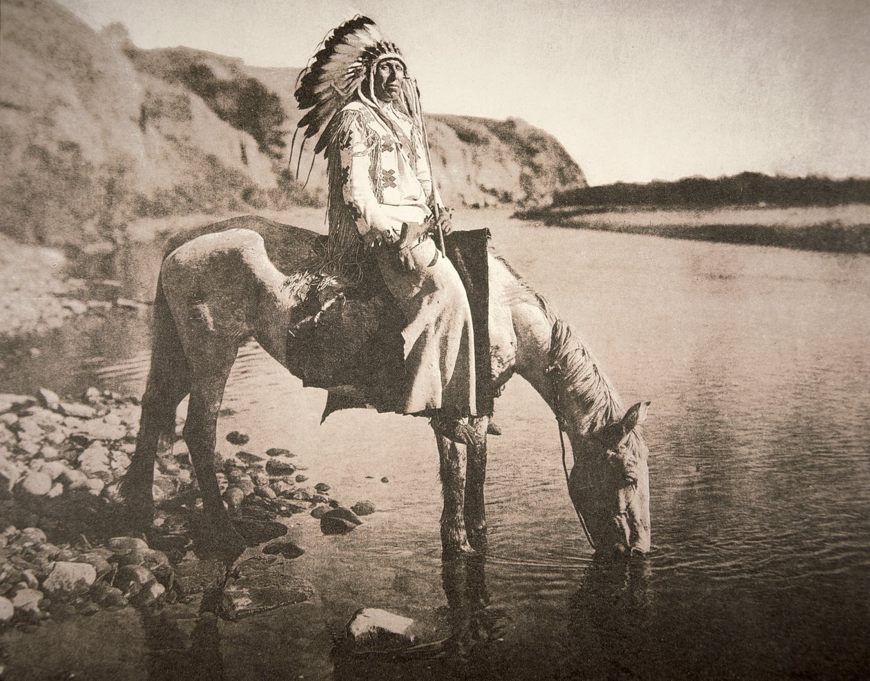 En hövding för Blackfeet-stammen, ca 1907 (s/v-foto) av Edward Sheriff Curtis