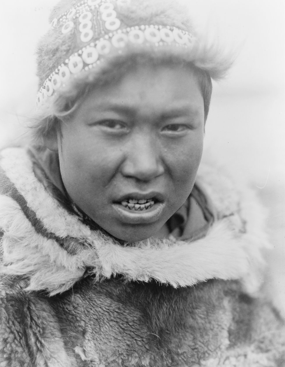 En eskimåungdom från Hooper Bay, Alaska, ca 1929 (s/v foto) av Edward Sheriff Curtis