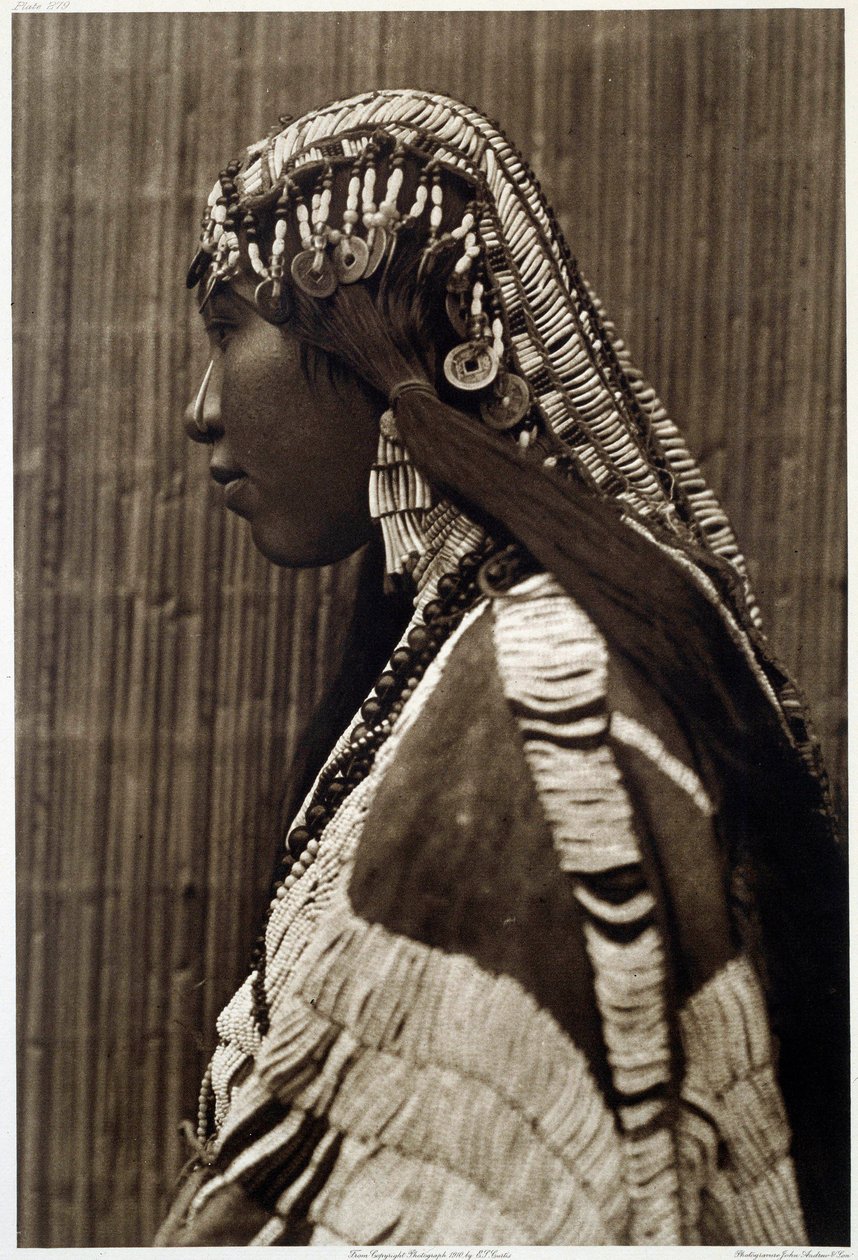 Indian of America: "" Portrait of Indian Girl"" Fotografi av amerikanen Edwards Curtis (1868-1952), 1900-talet. La Rochelle, New World Museum av Edward Sheriff Curtis