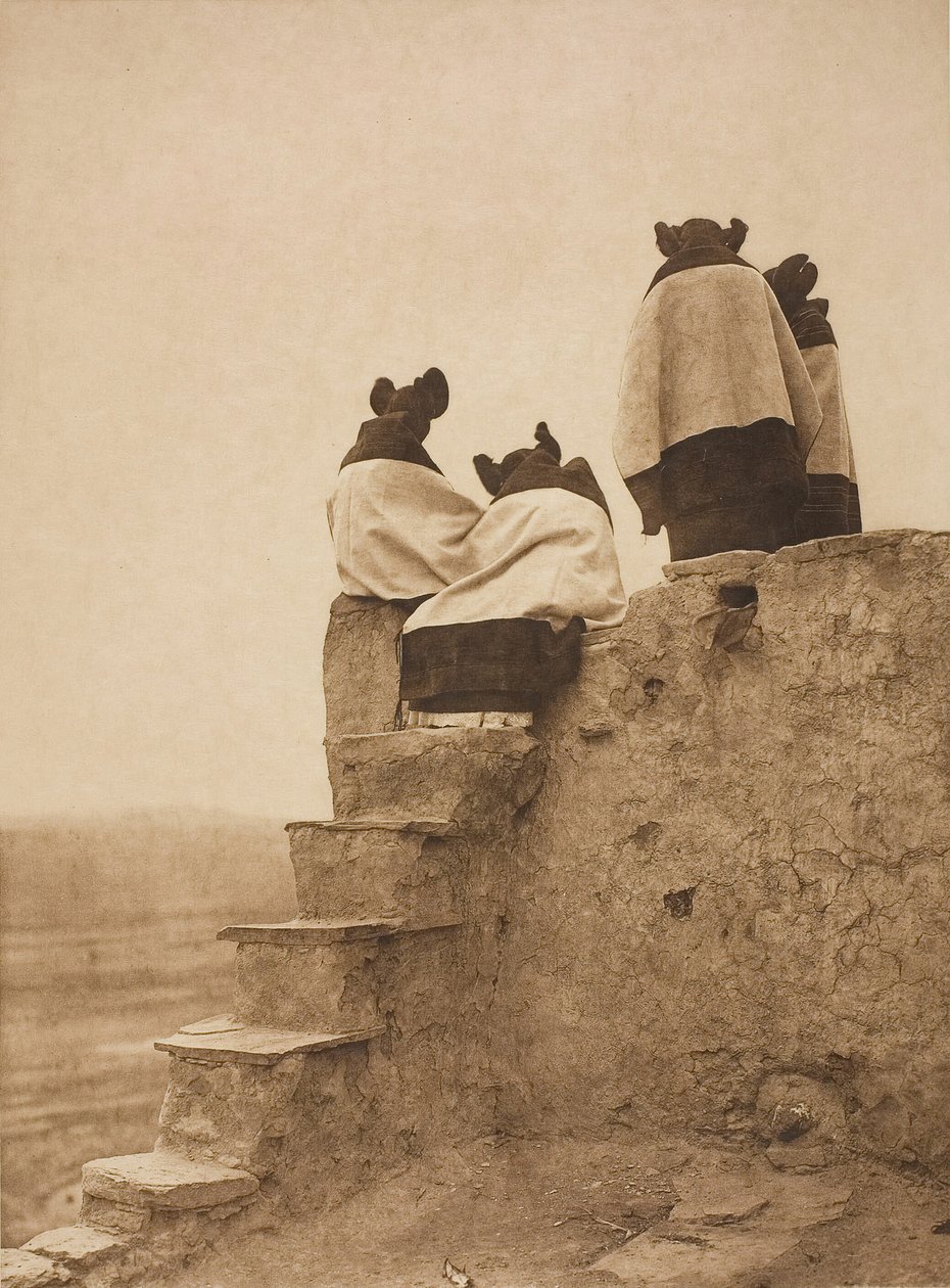 Tittar på dansarna, 1906. av Edward Sheriff Curtis