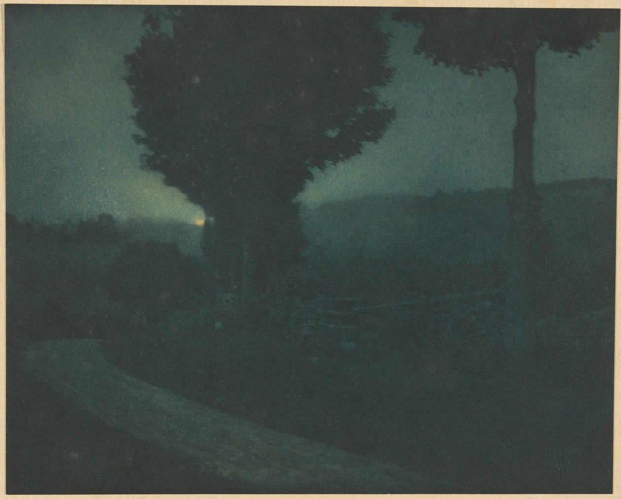 [Vägen in i dalen - månuppgång] av Edward Steichen