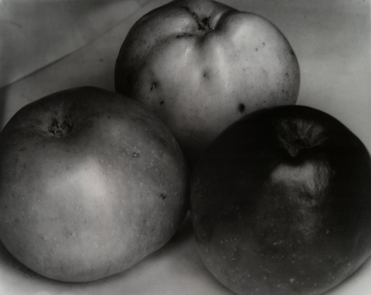 Tre äpplen, Frankrike, ca. 1921 av Edward Steichen