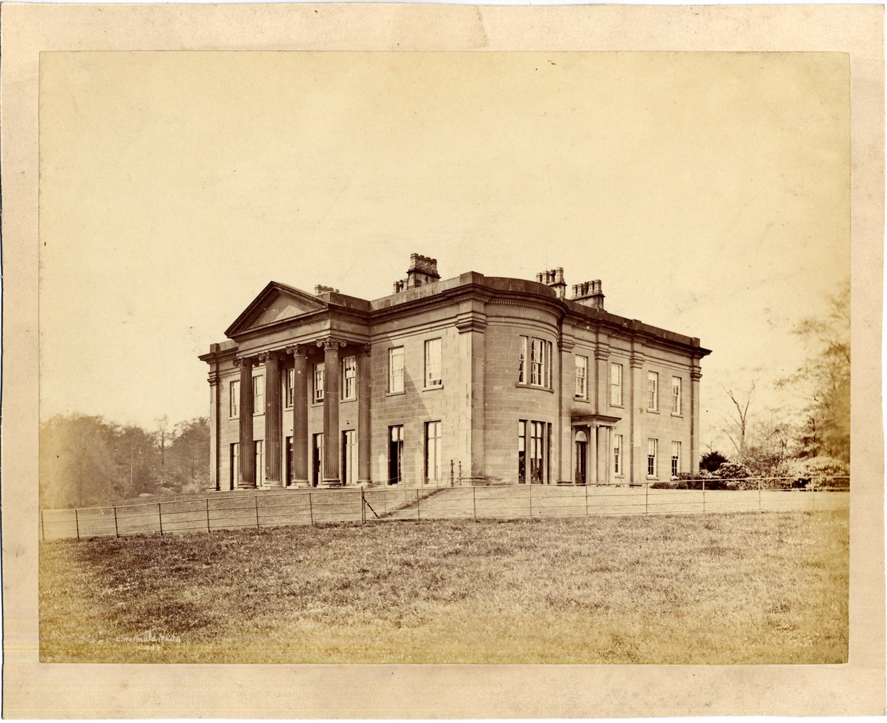 Utsikt över Roundhay house, Roundhay Park, Leeds (albumintryck) av Edward Wormald