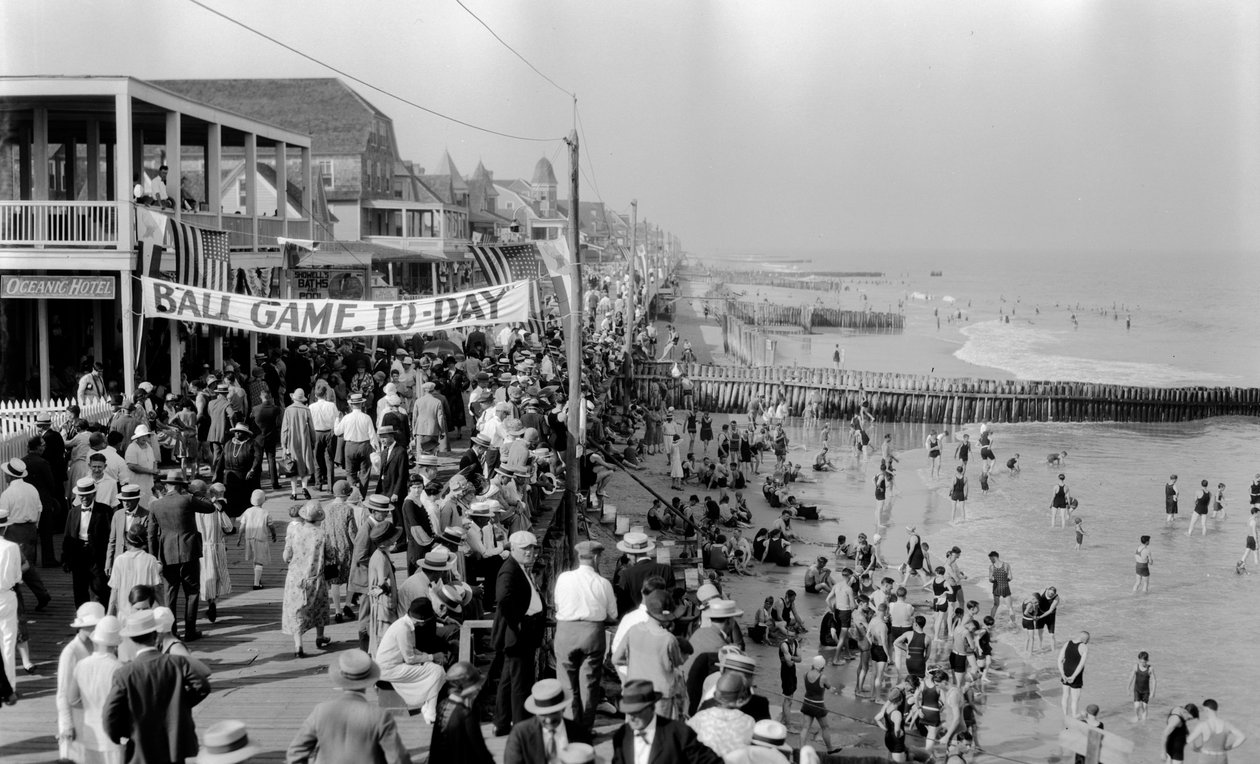 Atlantic City inleder sommaren med strandpromenad av Edwin L. Wisherd