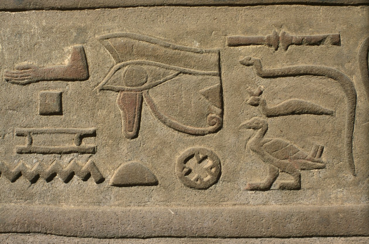 Detalj av en relief, hieroglyfer kalksten av Egyptian