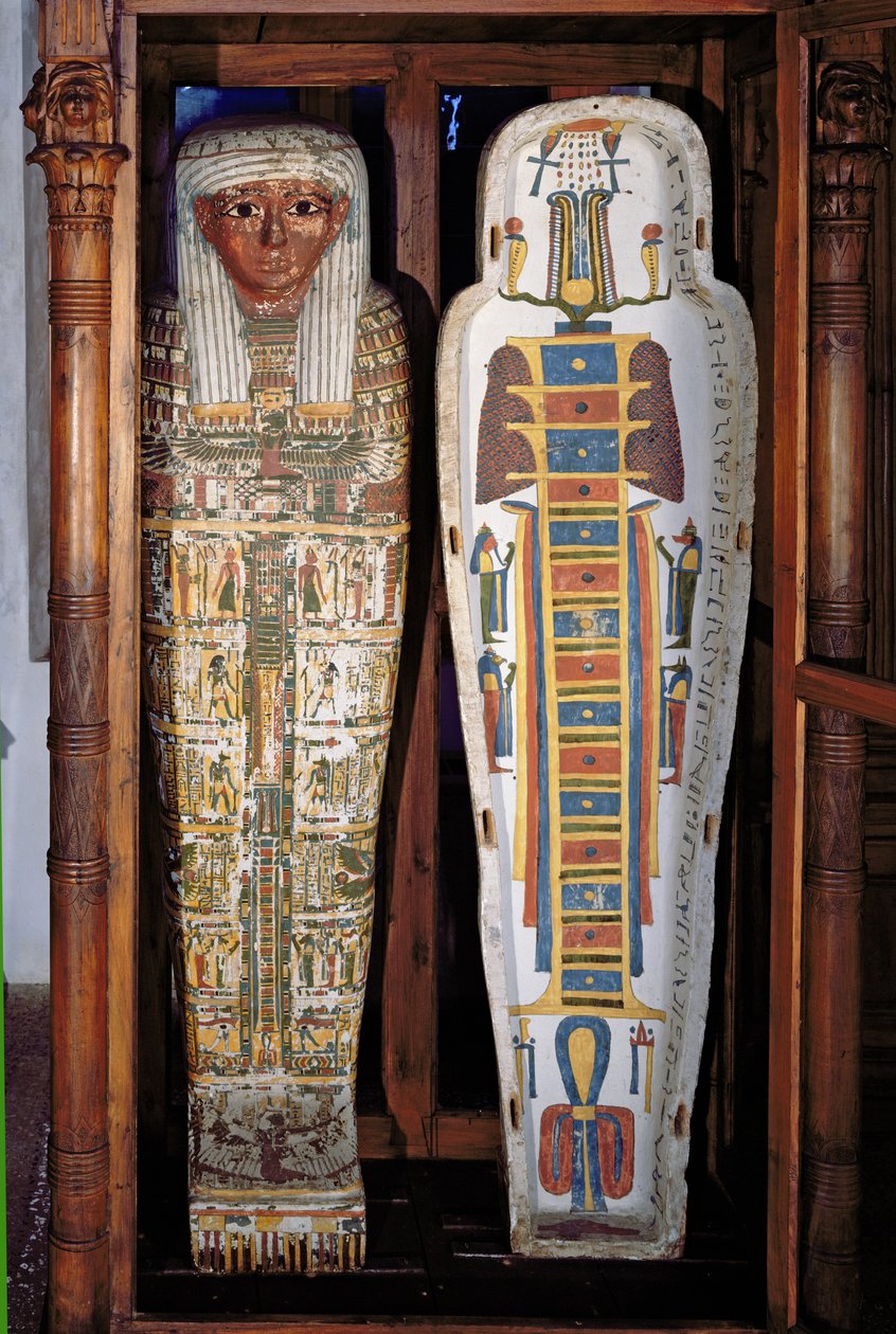 Egyptisk sarkofag täckt med hieroglyfer (målat trä) av Egyptian