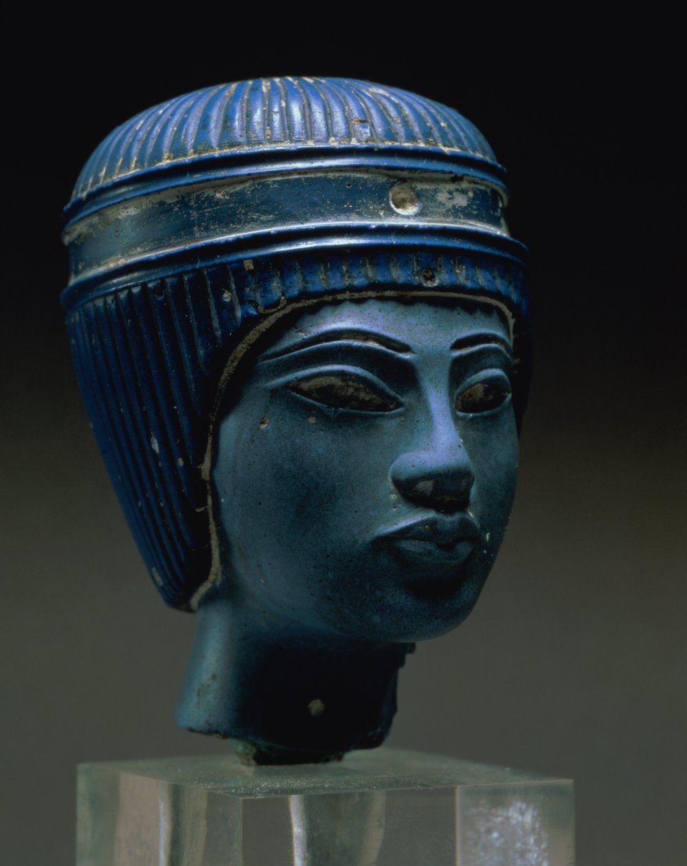 Falskt kungligt huvud, ursprungligen tänkt att vara Tutankhamon (tryckglas) (se även 154086) av Egyptian