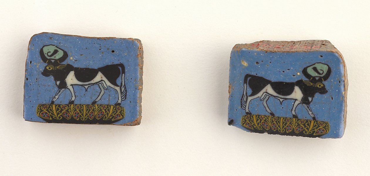 Mosaikplattor av en apis, eller helig tjur från Memphis, ptolemaisk period till romersk tid, 100 f.Kr.-100 e.Kr. (glas) av Egyptian