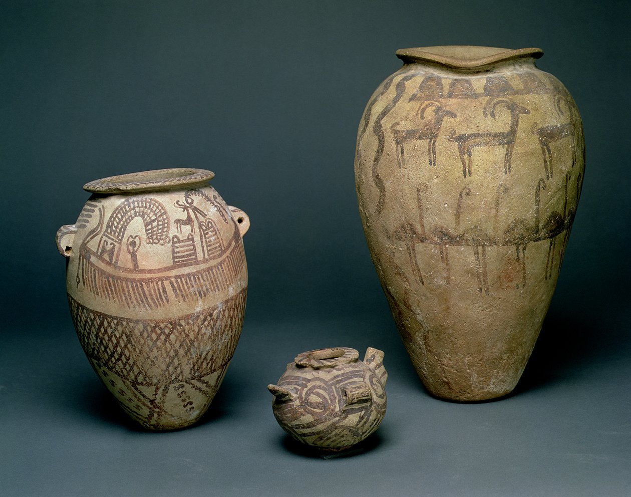 Vas dekorerad med olika friser av djur och geometriska mönster, egyptiska, Naqada I-perioden (4000-3500 f.Kr.) och Naqada II-perioden (3500-3100 f.Kr.) (terrakotta) av Egyptian
