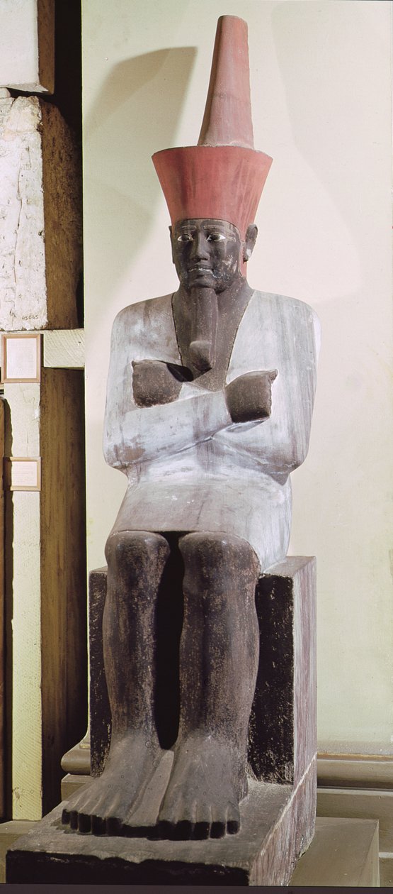 Staty av Mentuhotep II, tronande och bär den röda kronan av Nedre Egypten, tagen från bårhusets tempel av Mentuhotep II, i Deir el-Bahri, Mellersta kungariket (målad sandsten) av Egyptian 11th Dynasty