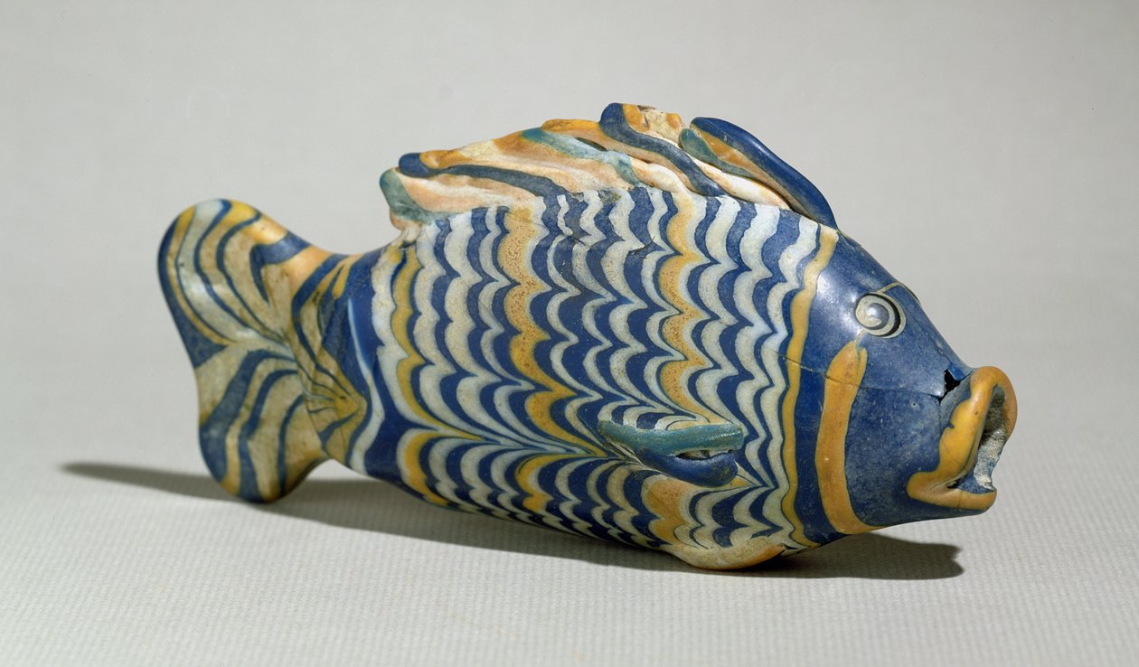 Kosmetisk kärl i form av en fisk, från Tell el-Amarna, New Kingdom, ca 1390-1336 f.Kr. (polykromt glas) (se även 348552) av Egyptian 18th Dynasty