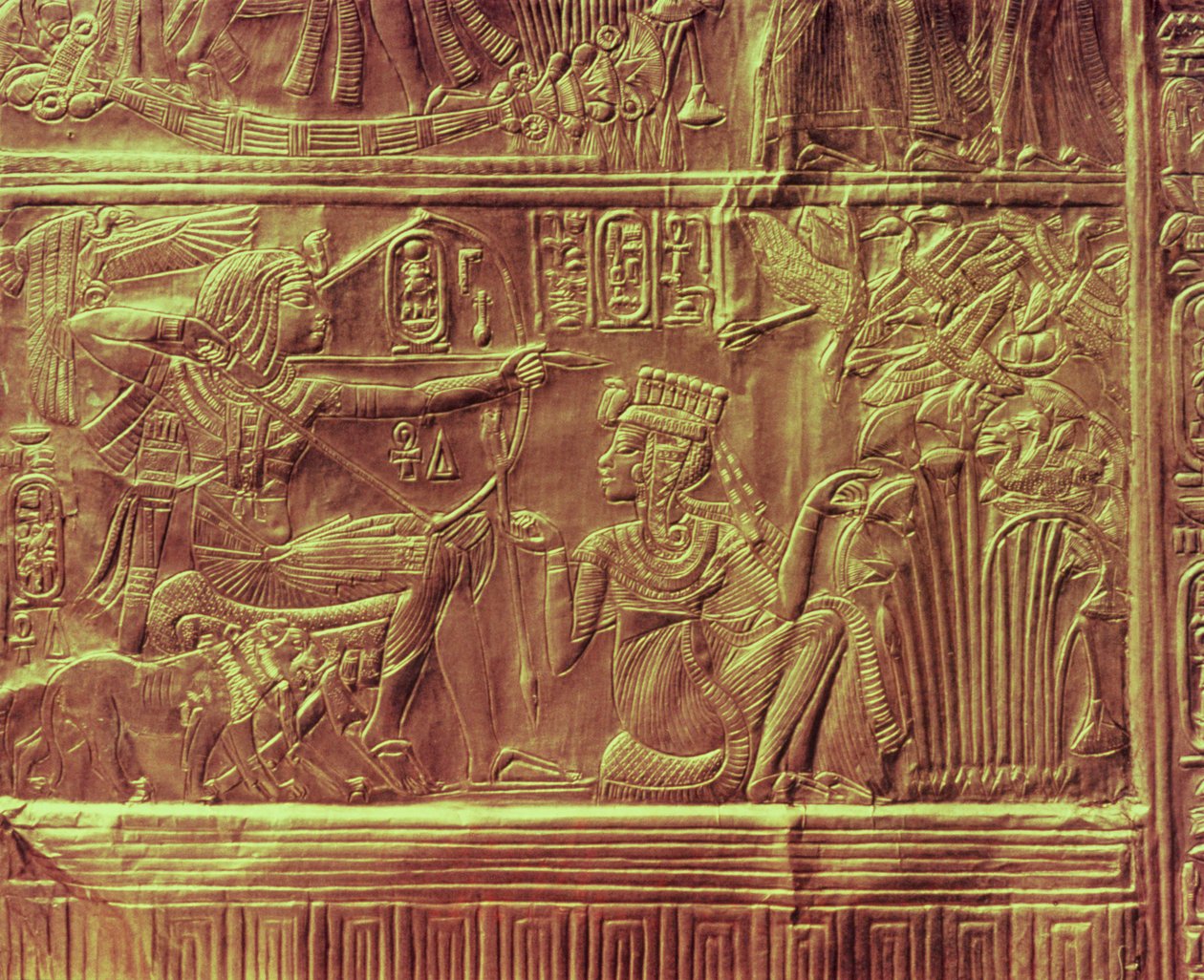 Detalj från den gyllene helgedomen, Tutankhamons skatt (trä överdraget med ett lager gesso och täckt med guldplåt) av Egyptian 18th Dynasty