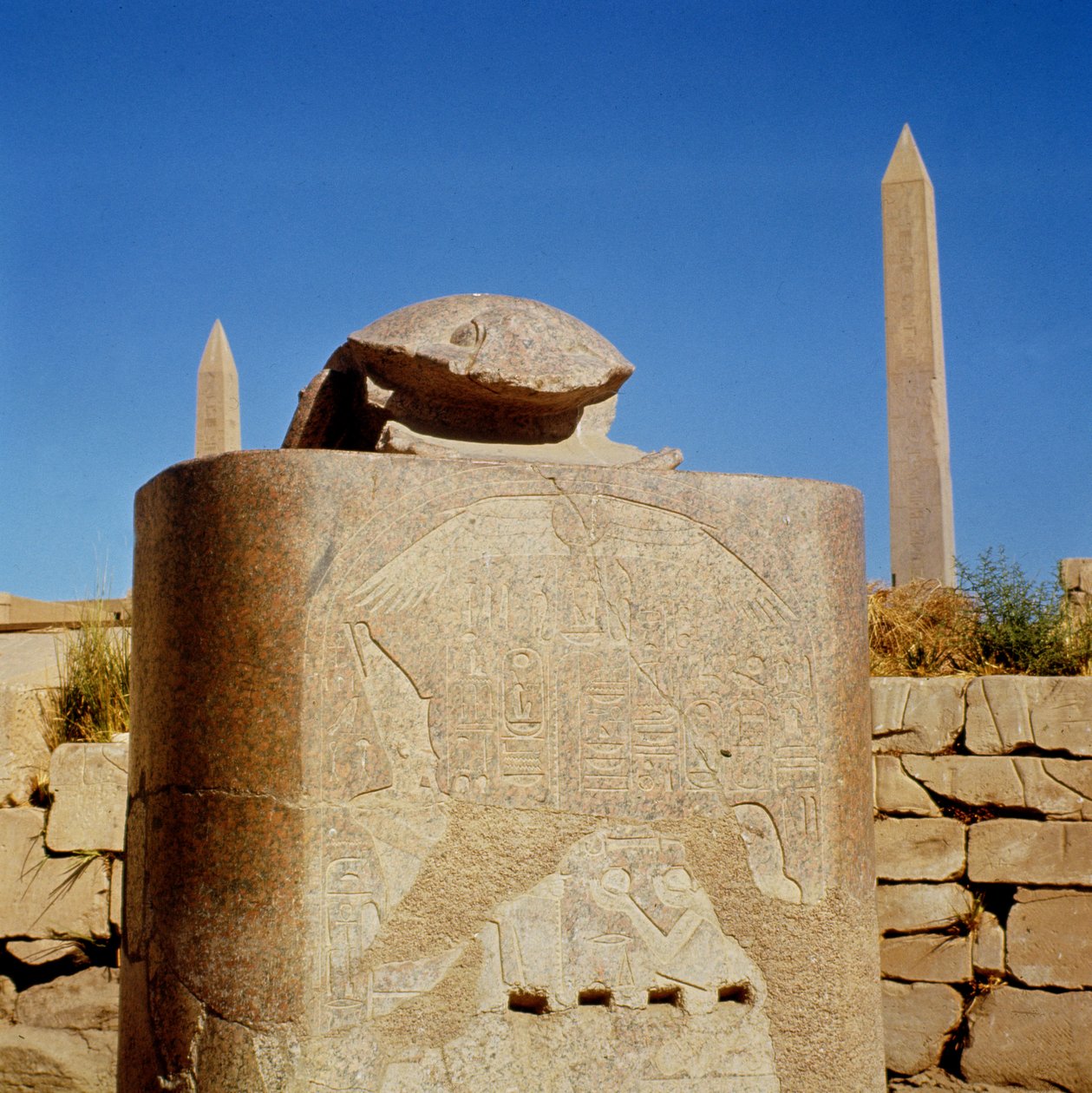 Helig skarabéstaty i Amons tempel, uppförd av Amenhotep III och tillägnad solguden Atum-Kheperre, Nya riket. av Egyptian 18th Dynasty