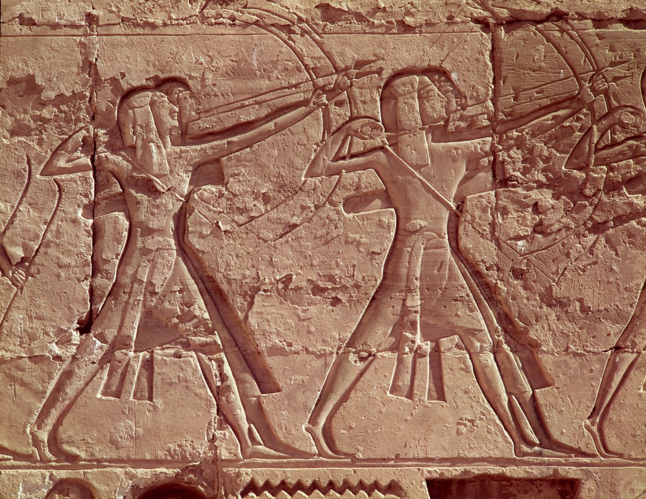 Bågskyttar, detalj från jakten på Ramses III (c.1184-1153 f.Kr.) från Ramses III:s bårhustemplet, Nya kungariket (sandsten) av Egyptian 20th Dynasty