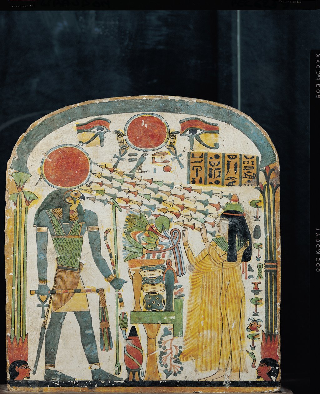 Stele of the Lady Taperet före Re-Horakhty, ca 1000 f.Kr. (stuckatur och målat trä) av Egyptian 22nd Dynasty