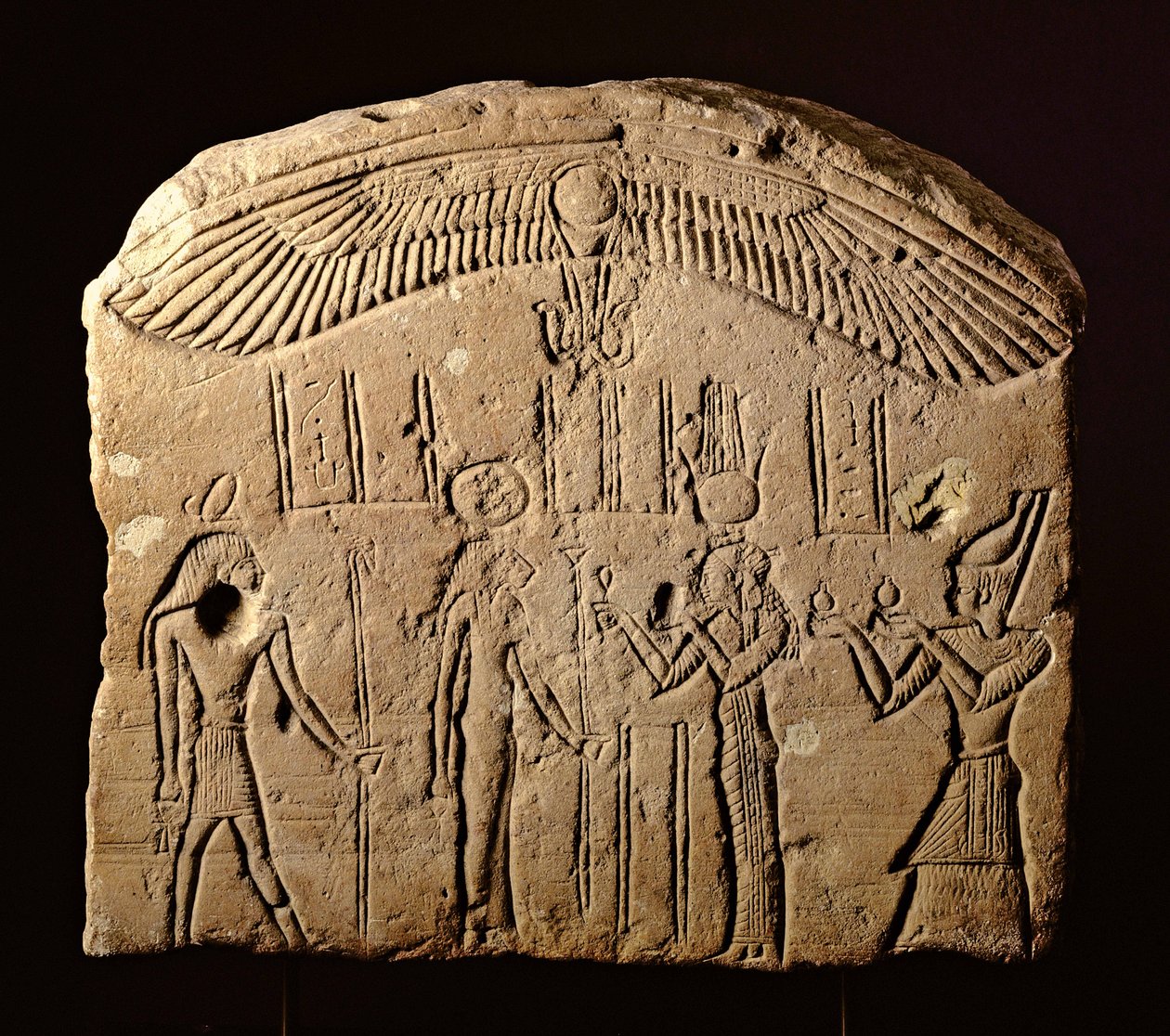 Basreliefstele med offerscen, en farao med gudinnan Sekhmet och guden Heka, ca 200-100 f.Kr. (kalksten) av Egyptian Ptolemaic Period