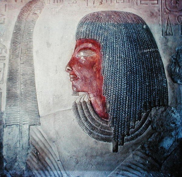 Huvudet på en man med en fjäder, från en egyptisk grav (målad kalksten) av Egyptian