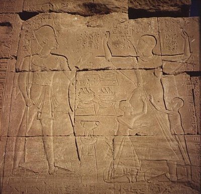 Relief föreställande en farao och hans familj (sandsten) (se även 59222) av Egyptian