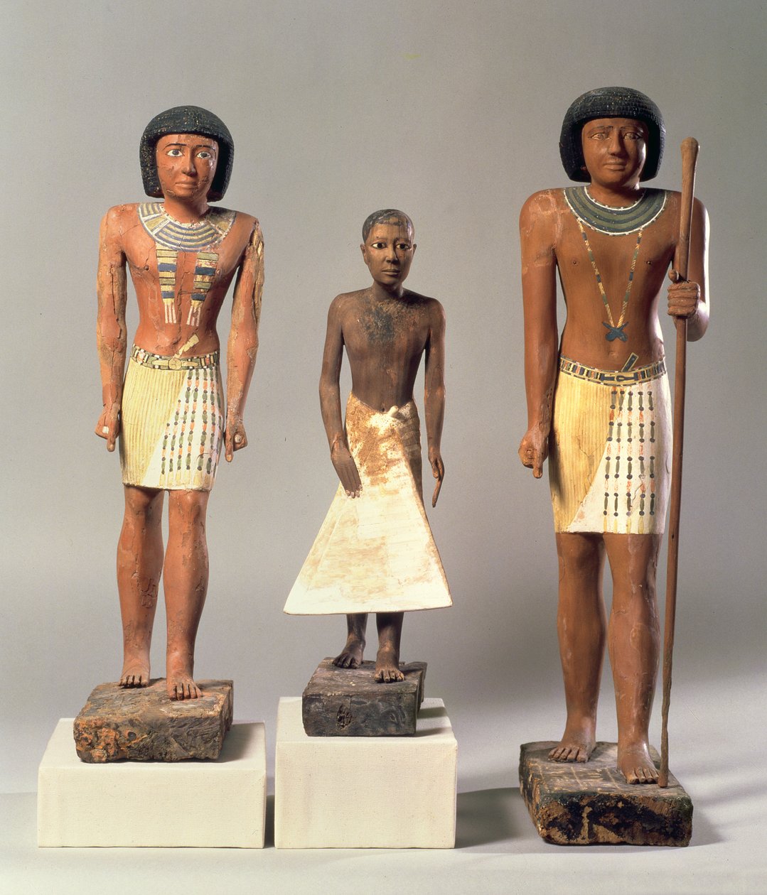 Tre statyer av Metjetji, möjligen från Saqqara, Gamla kungariket, sena dynasti V till tidig dynasti VI (ca 2360-2340 f.Kr.) (målat trä, sten, gesso och metall) av Egyptian