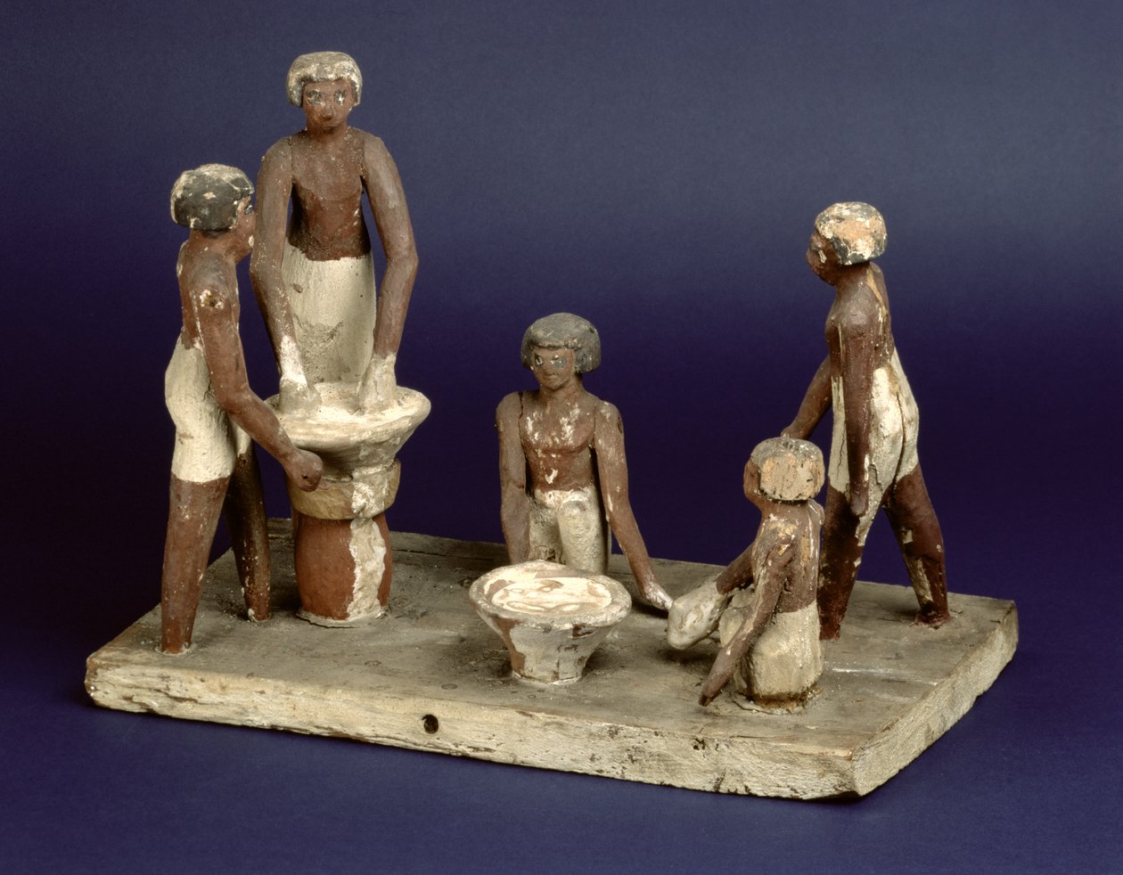 Modell av fem män som brygger, från Beni Hasan, Middle Kingdom, c.2035-1668 f.Kr. (målat trä) av Egyptian 11th Dynasty
