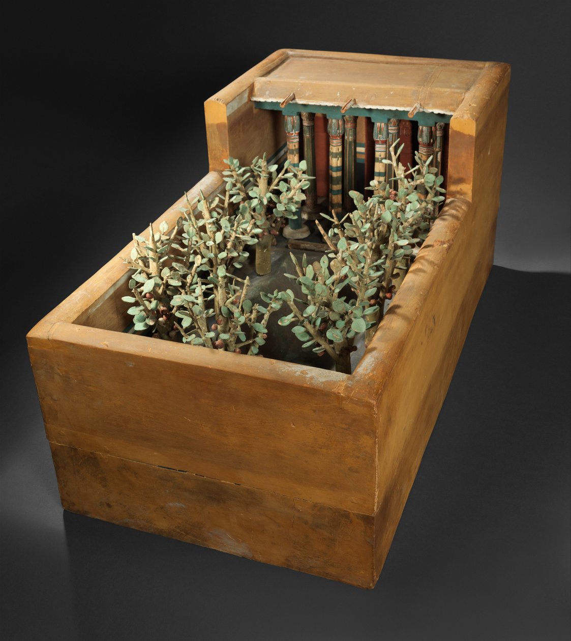 Modell av en veranda och trädgård från Meketres grav, c.1981–1975 f.Kr. (trä, färg, koppar) av Egyptian 12th Dynasty