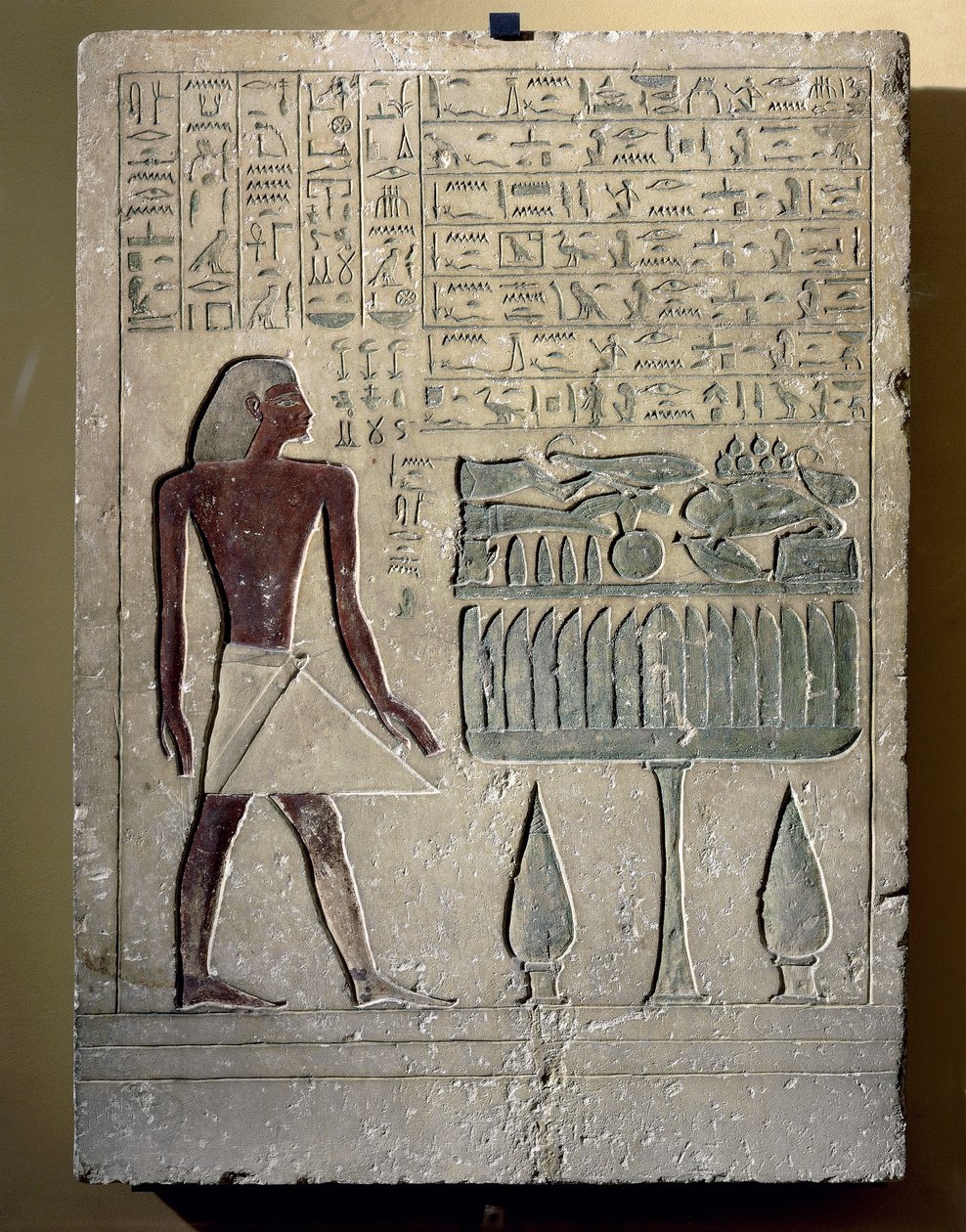 Målad kalkstensstele föreställande Senusret vid sitt offerbord av Egyptian 12th Dynasty