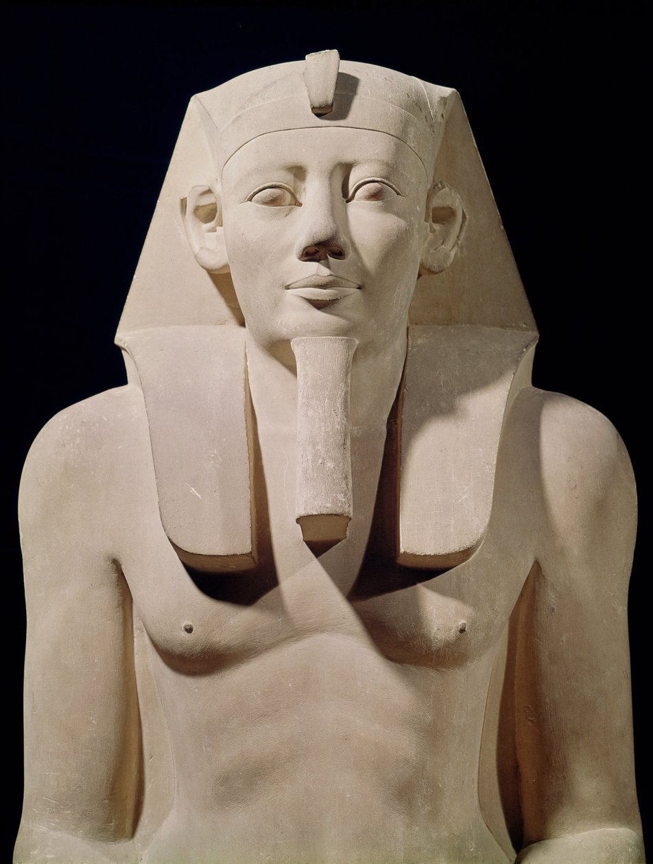 Sittande staty av Sesostris I (1971-28 f.Kr.), ursprungligen från Sesostris I:s bårhustemplet vid al-Lisht (kalksten) (detalj) av Egyptian 12th Dynasty