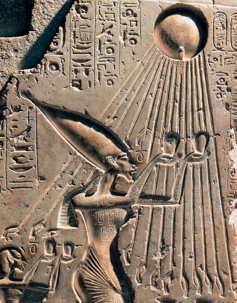 Forntida egyptisk antiken: basrelief föreställande Amenophis IV (Akhenaten eller Amenhotep) (1352-1338 f.Kr.) och hans familj som hyllar guden Aten. Detalj som representerar farao. 1364-1347 f.Kr. (kalksten) av Egyptian 18th Dynasty