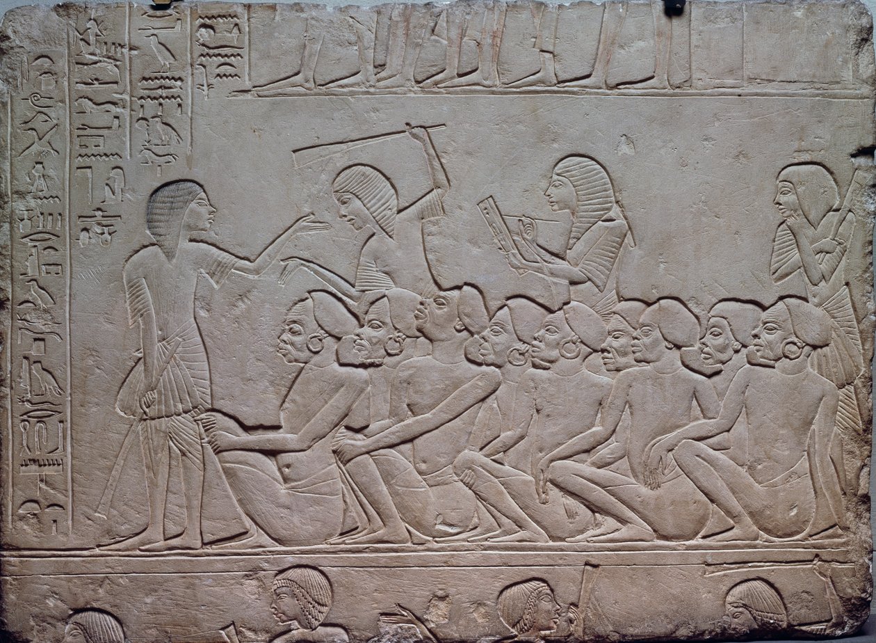 Svarta fångar omgivna av beväpnade vakter, relief från Horemhebs memfitiska grav i Saqqara, Egyptisk civilisation, Nya riket, XVIII:e dynastin av Egyptian 18th Dynasty