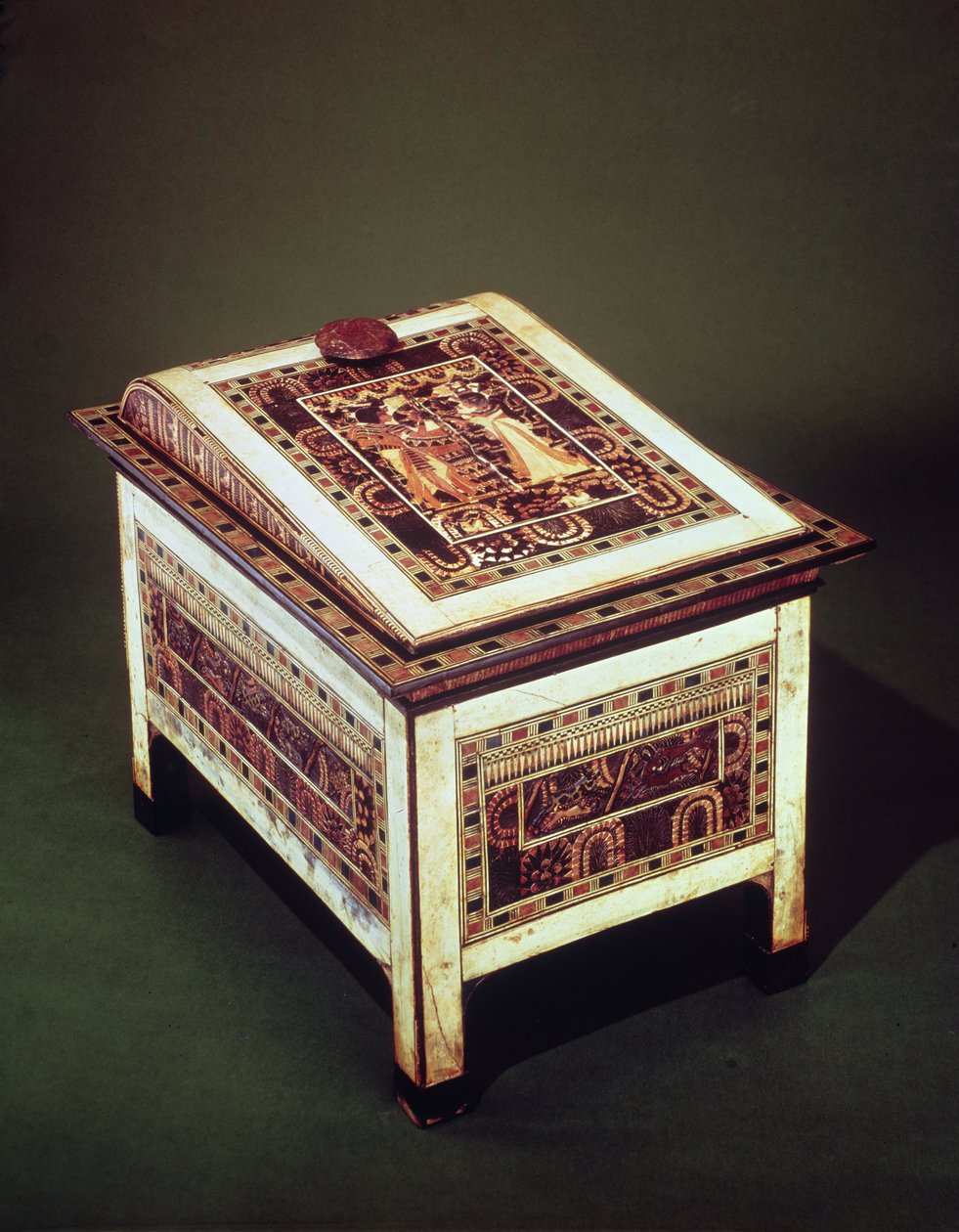Kassa, från Tutankhamons grav (ca 1370-1352 f.Kr.) Nya kungariket (trä, brons, elfenben och färgad glasyr) (se även 220898) av Egyptian 18th Dynasty