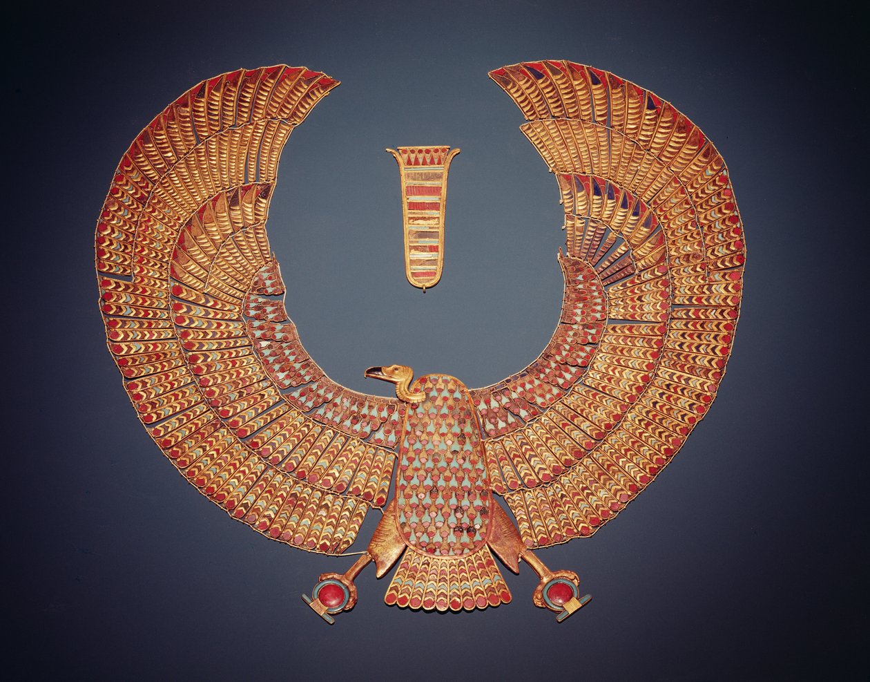 Krage i form av gamgudinnan Nekhbet, från Tutankhamons grav (ca 1370-1352 f.Kr.) Nya kungariket (guld inlagt med halvädelstenar) (se även 153789) av Egyptian 18th Dynasty