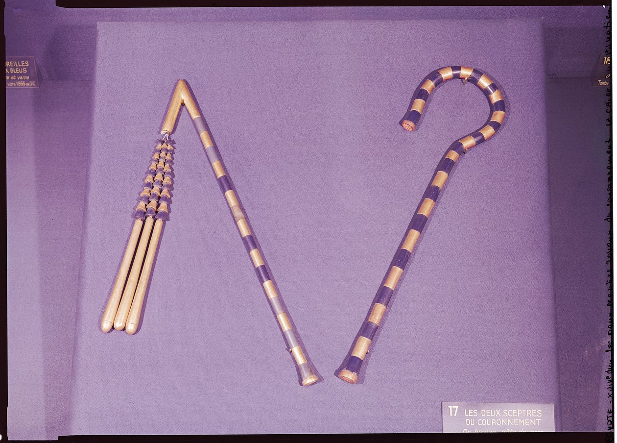 Krok och slaga, från Tutankhamons grav (ca 1370-1352 f.Kr.) Nya kungariket (blått glas, obsidian & guld monterat på brons) (se även 227988) av Egyptian 18th Dynasty