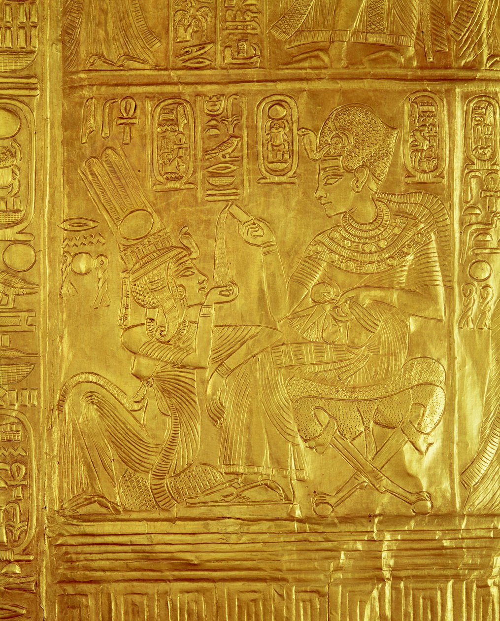 Detalj från den gyllene helgedomen, från Tutankhamons grav (ca 1370-1352 f.Kr.) Nya kungariket (trä överdraget med gesso täckt med guldplåt) av Egyptian 18th Dynasty