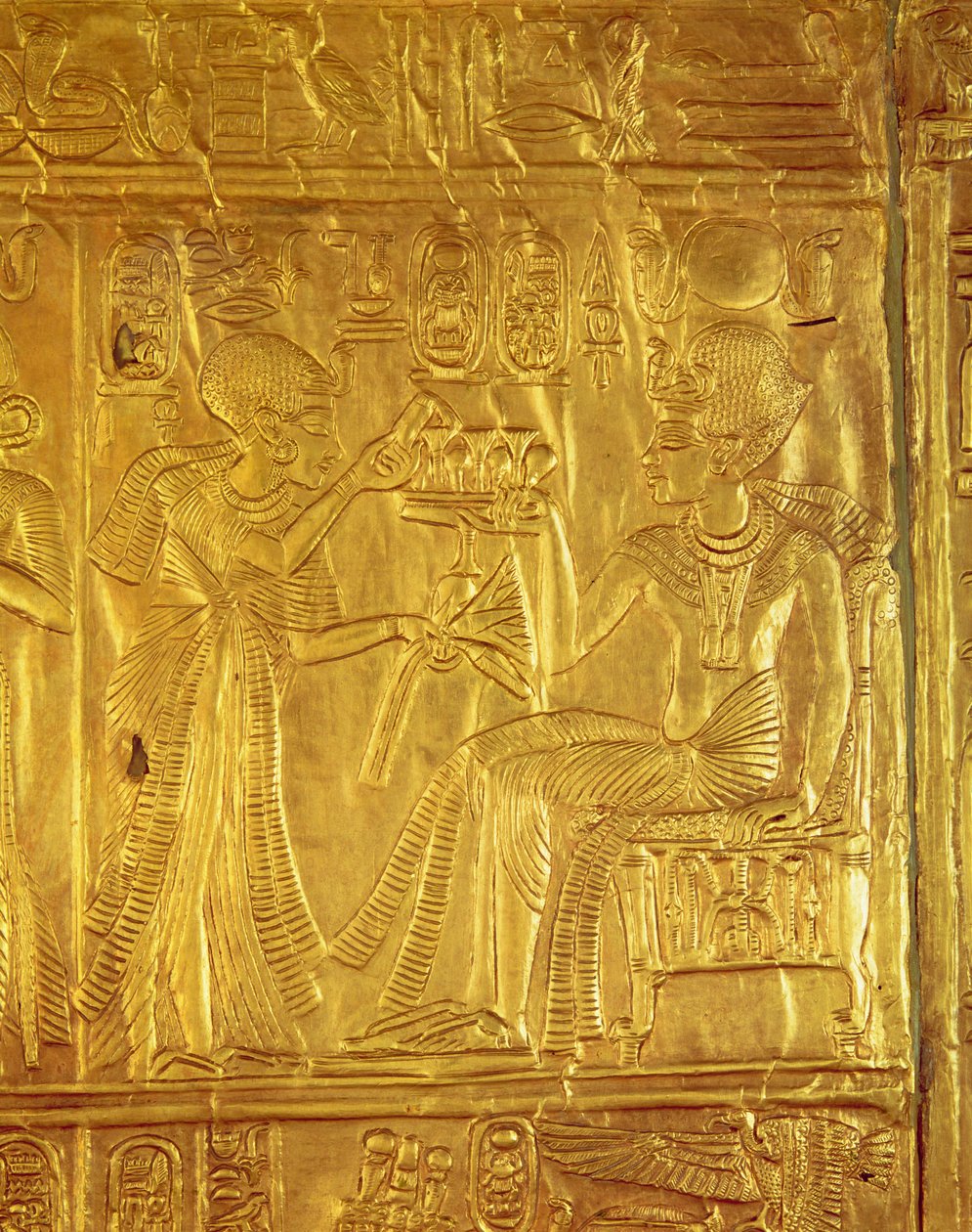 Detalj från den gyllene helgedomen, från Tutankhamons grav (ca 1370-1352 f.Kr.) Nya kungariket (trä överdraget med gesso täckt med guldplåt) av Egyptian 18th Dynasty