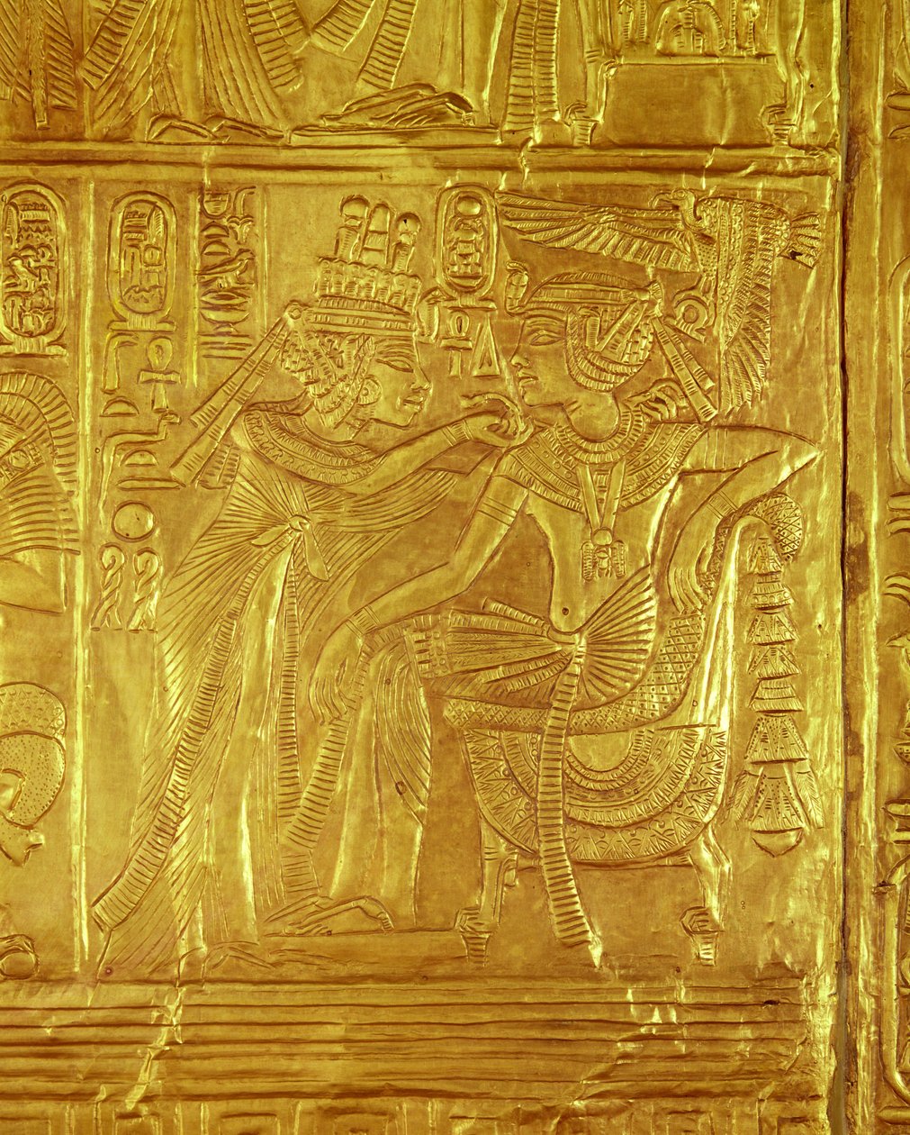 Detalj från den gyllene helgedomen, från Tutankhamons grav (ca 1370-1352 f.Kr.) New Kingdom (trä överdraget med gesso täckt med guldplåt) av Egyptian 18th Dynasty