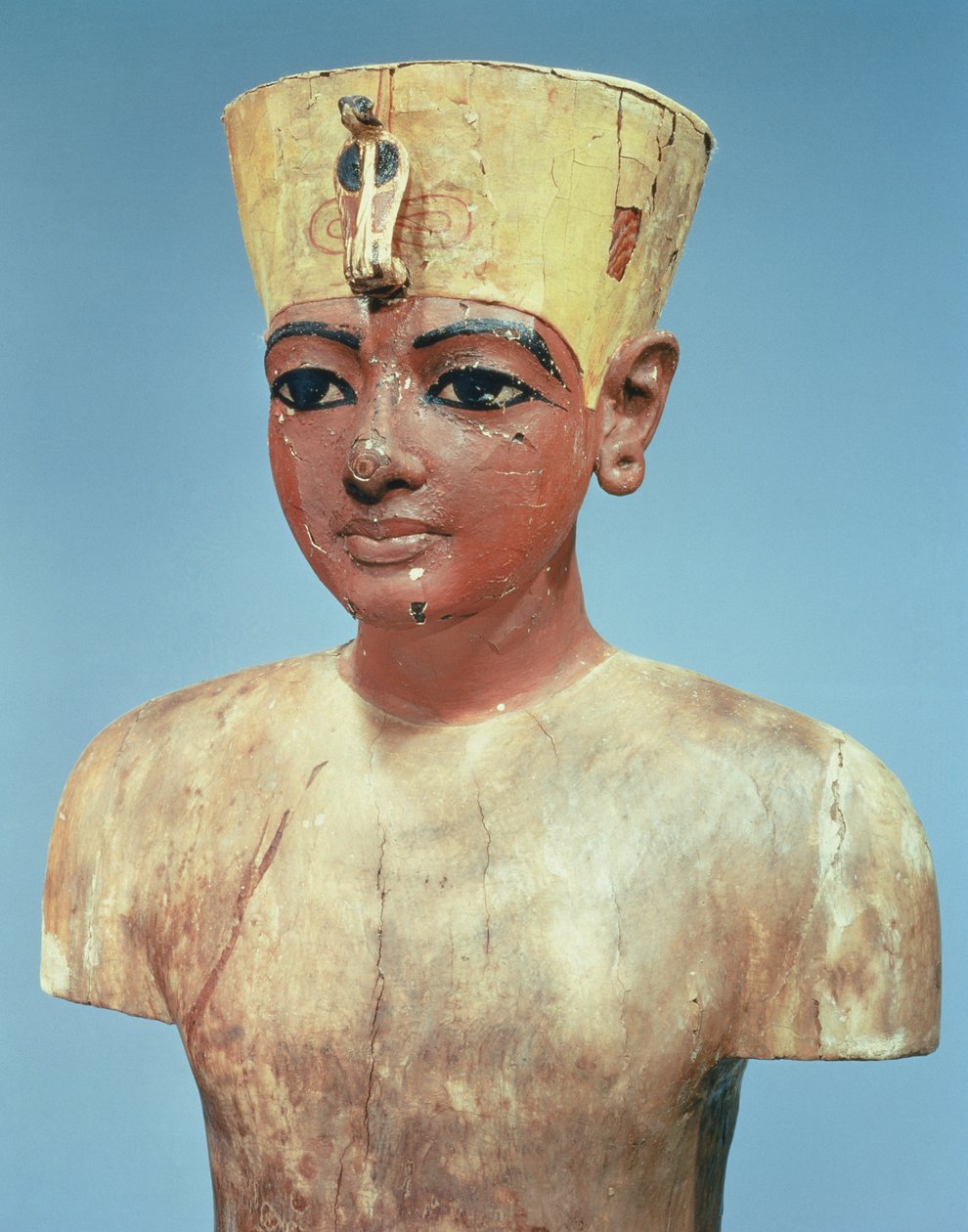 Dummy av den unge Tutankhamon (ca 1370-52 f.Kr.) bär en kompromiss mellan kronan av kungarna i Nedre Egypten och huvudbonaden av Nefertiti (målat och stuckat trä) (se 148193) av Egyptian 18th Dynasty