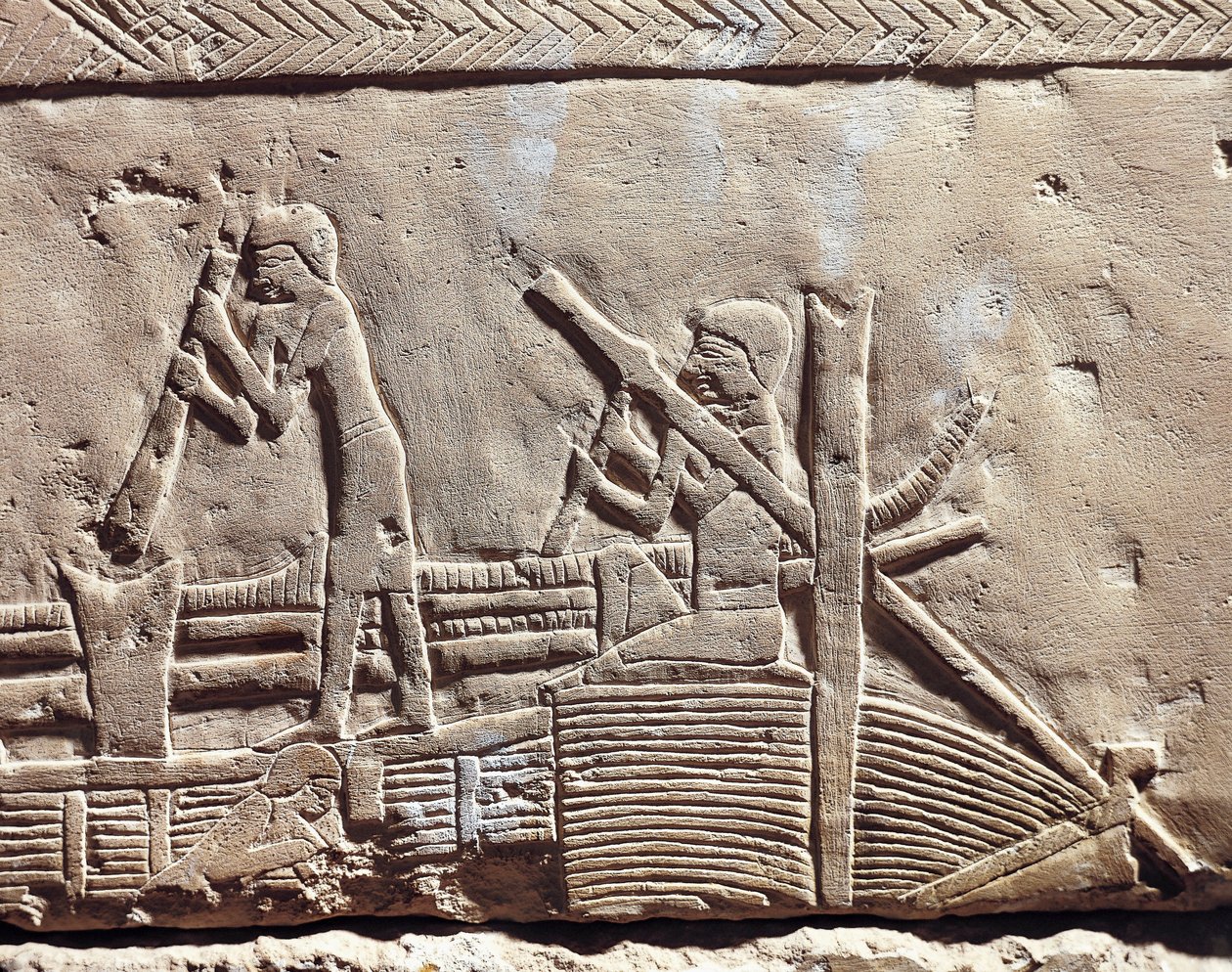 Egypten, antika Memphis, Saqqaras nekropol. Mastaba av Ipi. Relief föreställande snickare som reparerar båt. (Nya riket, XVIII:e dynastin) av Egyptian 18th Dynasty