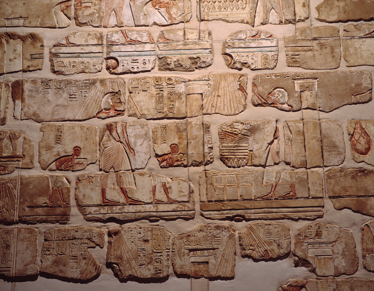 Egyptisk antikvitet: "" Solens tillbedjan"" Fragment av muren i Gre från Amenophis IV till Luxor. 1365-1360 f.Kr. 18:e Luxor-dynastin, egyptiska konstmuseet av Egyptian 18th Dynasty