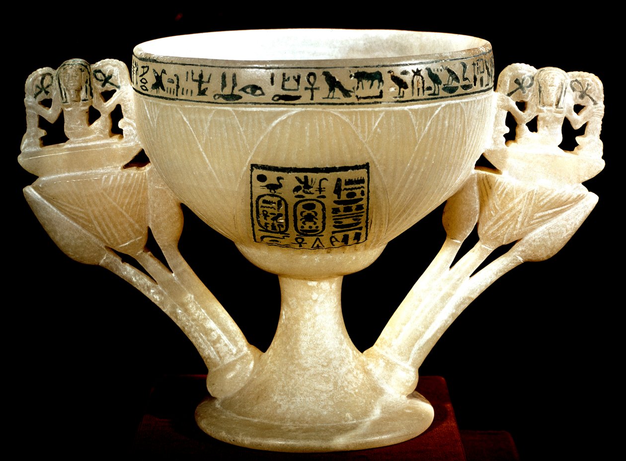 Egyptisk antikvitet: bägare av den odödliga av Thebes välgörare. Lotusformad albasterkalk. Från kassören för Tutankhamun (hela Ankh-amun eller Tutankhamun) (1345-1327 f.Kr.) 18:e dynastin. finns i kungarnas dal, Thebe. 1342 f.Kr. Kairo, egyptiska av Egyptian 18th Dynasty