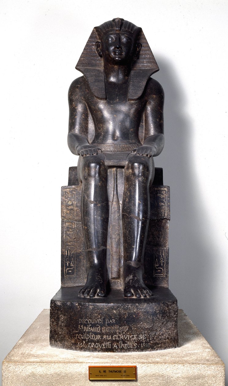 Egyptisk antikvitet: skulptur av basanit som representerar Thutmosis (Tuthmosis eller Thutmus) III (cirka 1504-1450 f.Kr.), egyptisk farao. 18:e dynasti. Från Thebe. Turin, egyptiskt museum av Egyptian 18th Dynasty